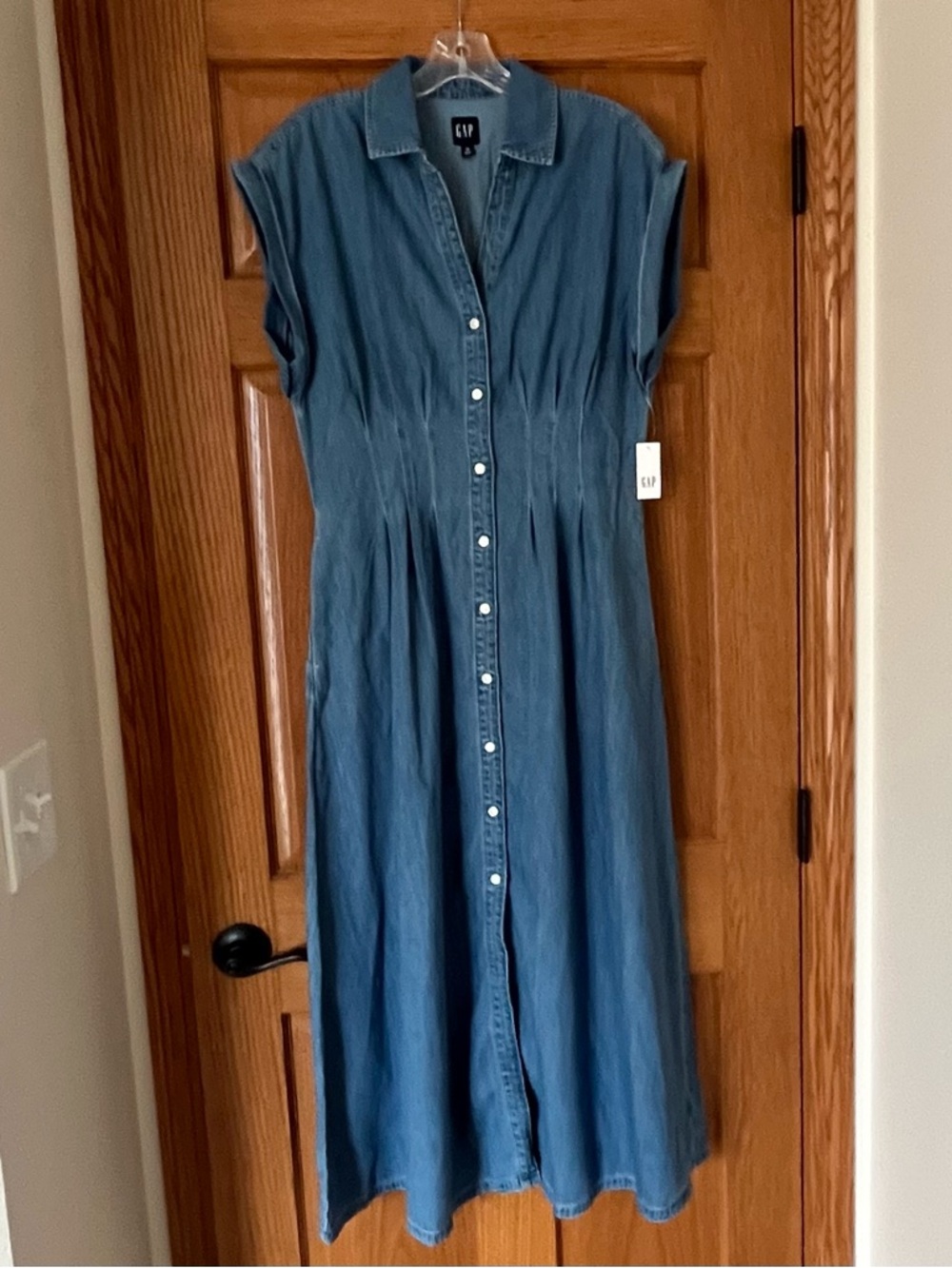NWT GAP Fit & Flare Denim Button-Front Midi Dress - Picture 2 of 11